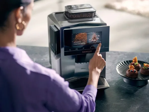 Bild des Wettbewerbs Gewinne einen Kaffee-Vollautomaten «EQ900 plus» im Wert von CHF 2’999.–